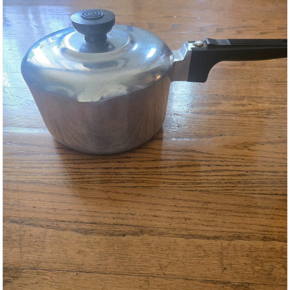Vintage Magnalite Classic 2 Qt Sauce Pan Double Spout With Lid 4682 Made In USA